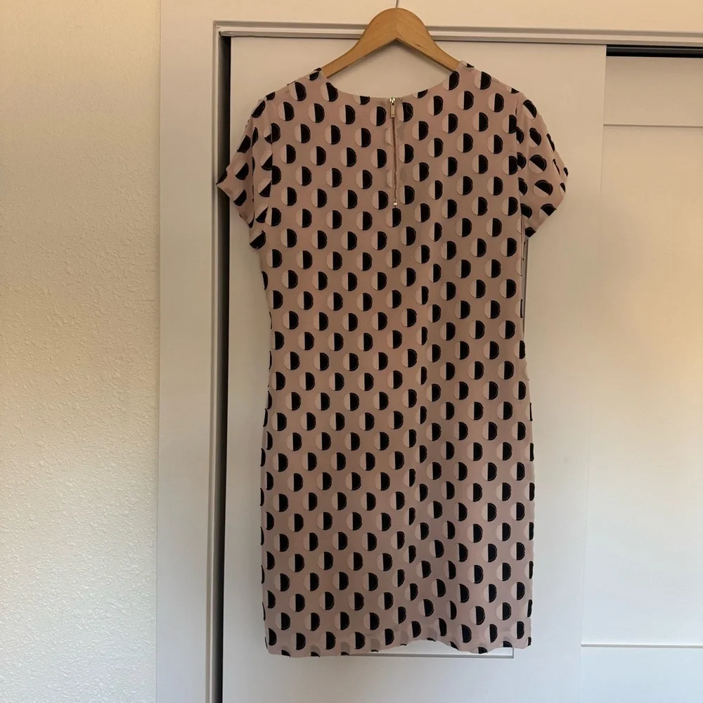 Vince Camuto Pink and‎ Black Geometric Shift Dress - Picture 4 of 5